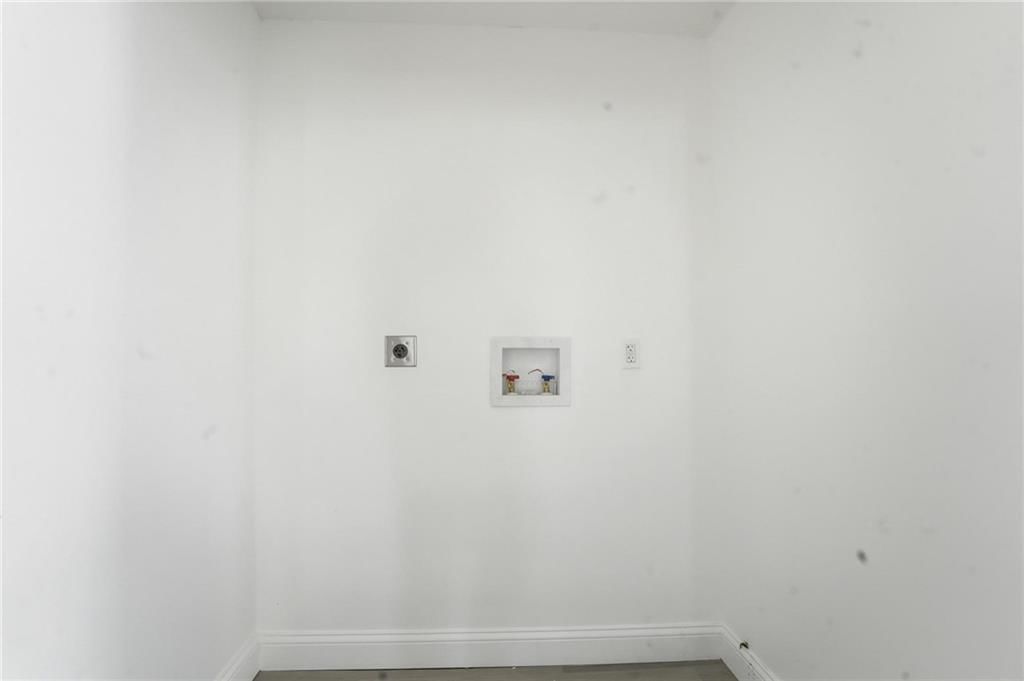 1407 Colorado Avenue — photo 8