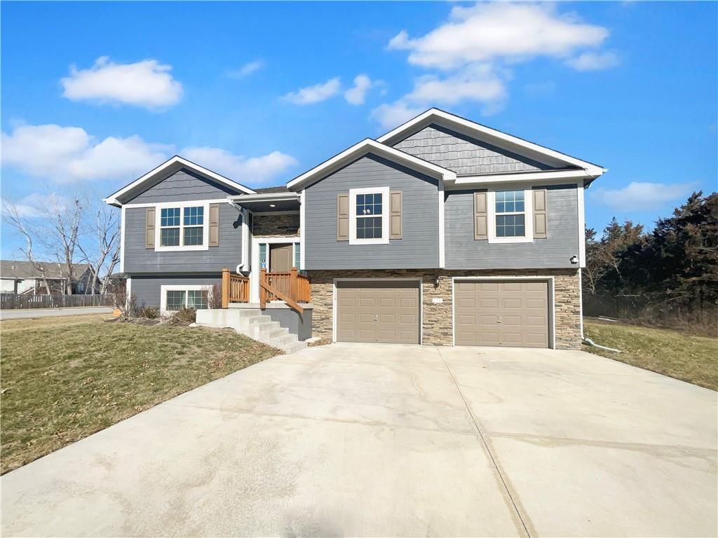 216 Greystone Way, Grain Valley, MO
