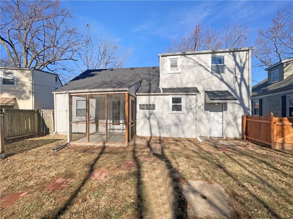715 E 72nd Terrace — photo 5