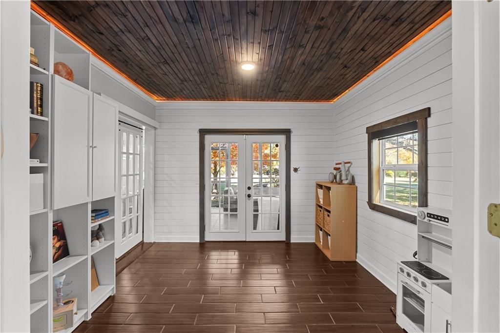Photo 13 of 61 - 9504 W 106TH Street