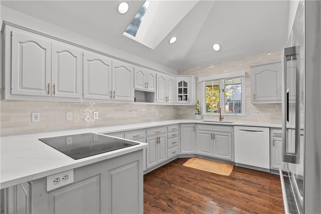 Photo 16 of 61 - 9504 W 106TH Street