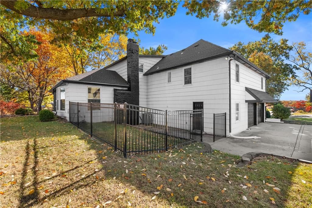 Photo 47 of 61 - 9504 W 106TH Street