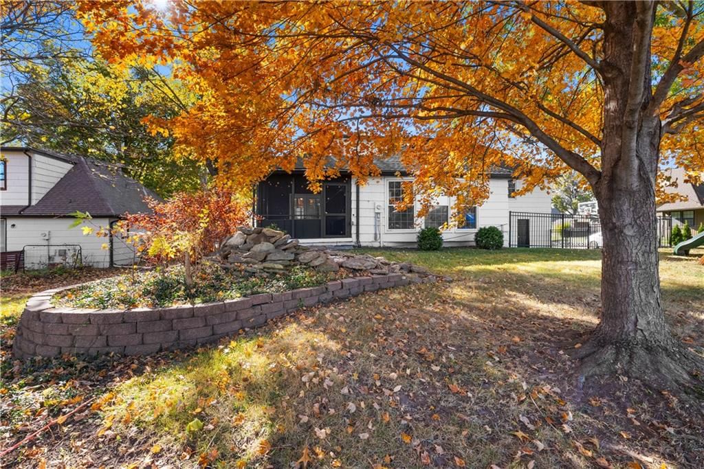 Photo 49 of 61 - 9504 W 106TH Street