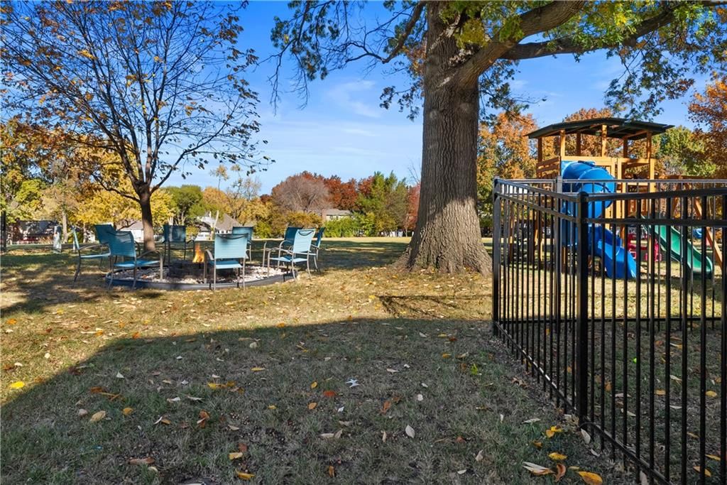 Photo 52 of 61 - 9504 W 106TH Street