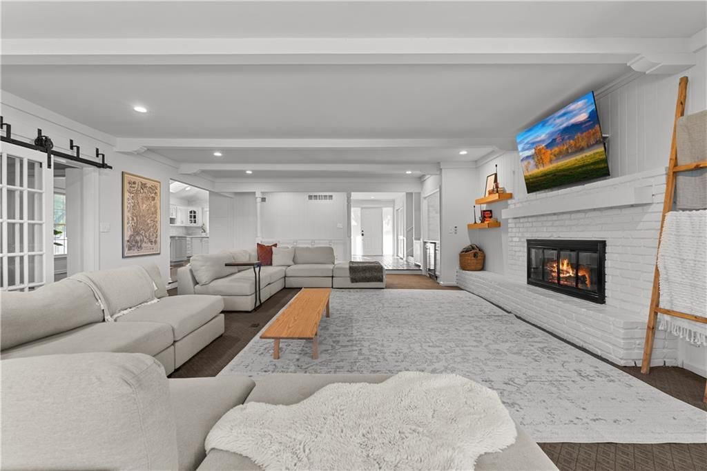 Photo 9 of 61 - 9504 W 106TH Street
