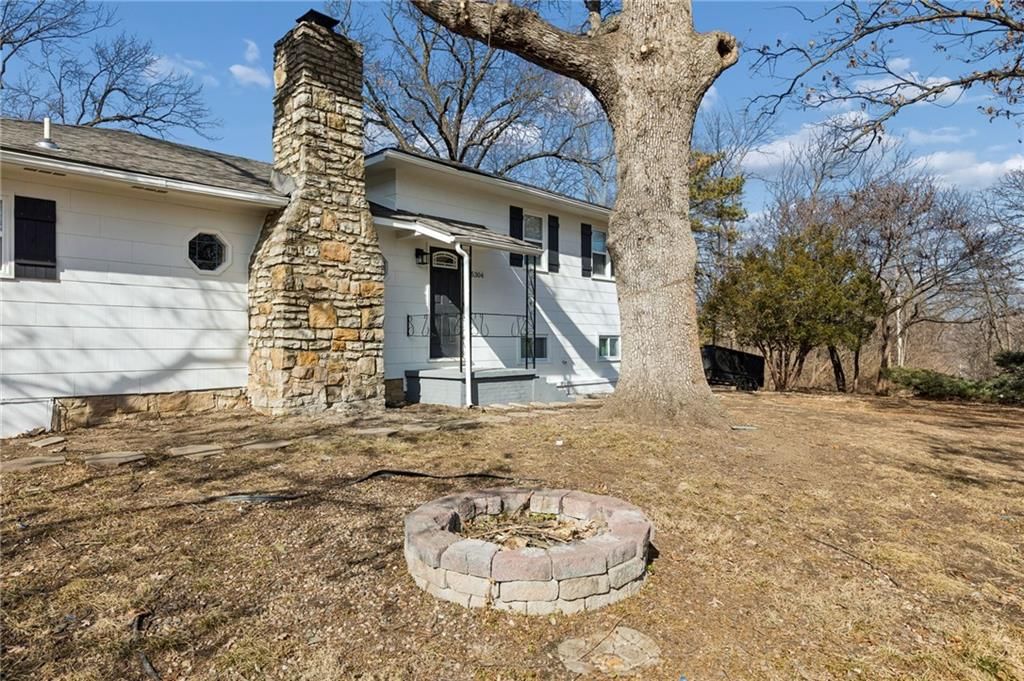 5304 NW Wagon Trail, Houston Lake, MO