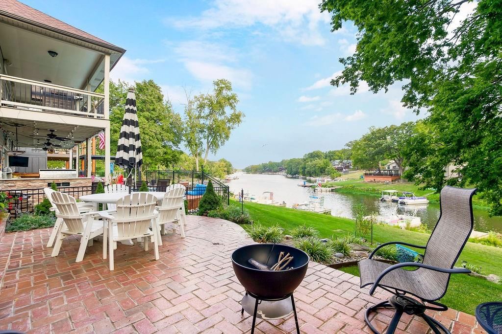 631 North Shore Drive, Lake Waukomis, MO