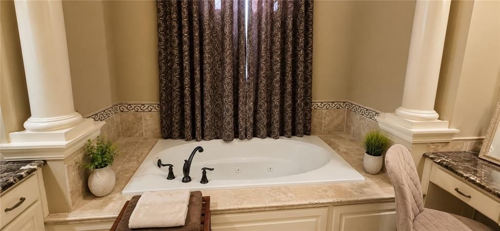 6901 N Norton Avenue — photo 18