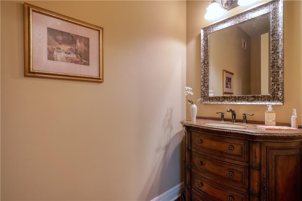 6901 N Norton Avenue — photo 20