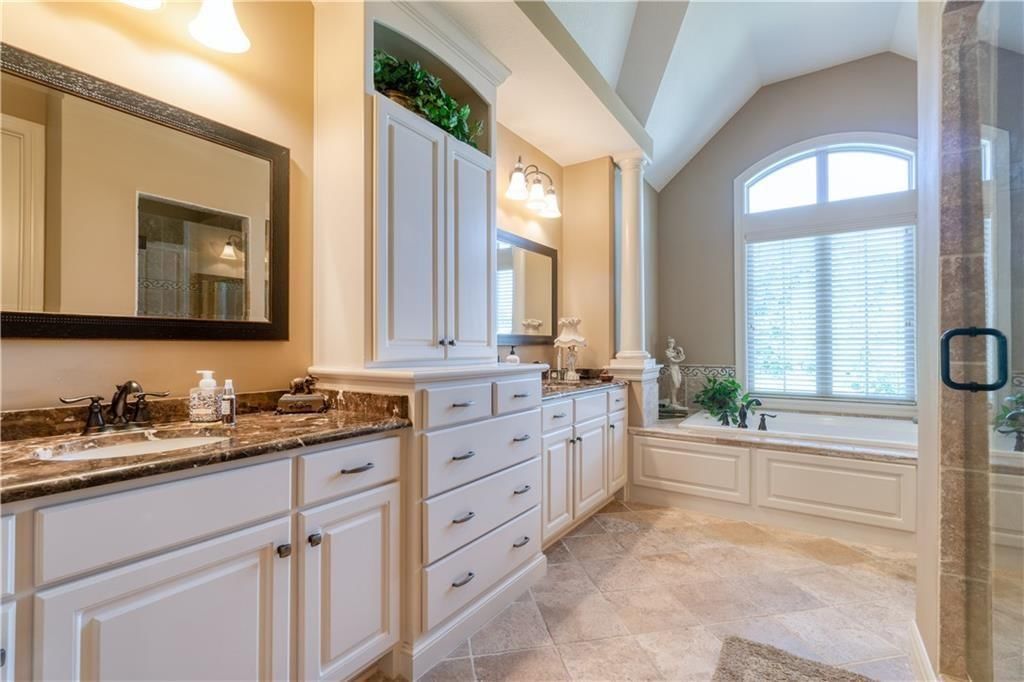 6901 N Norton Avenue — photo 24