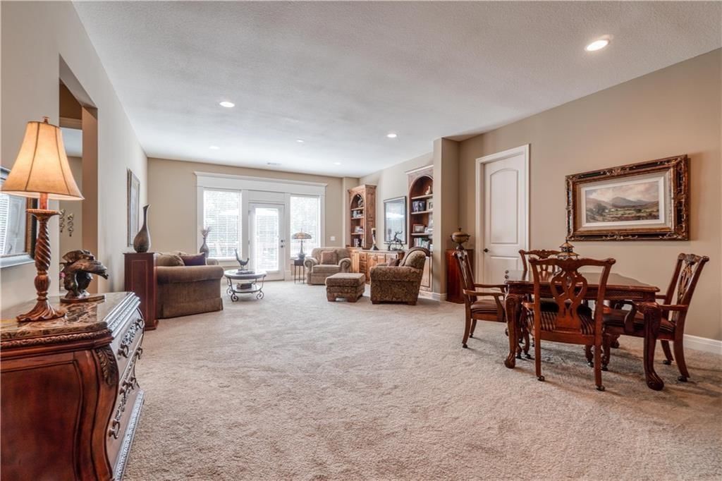 6901 N Norton Avenue — photo 27