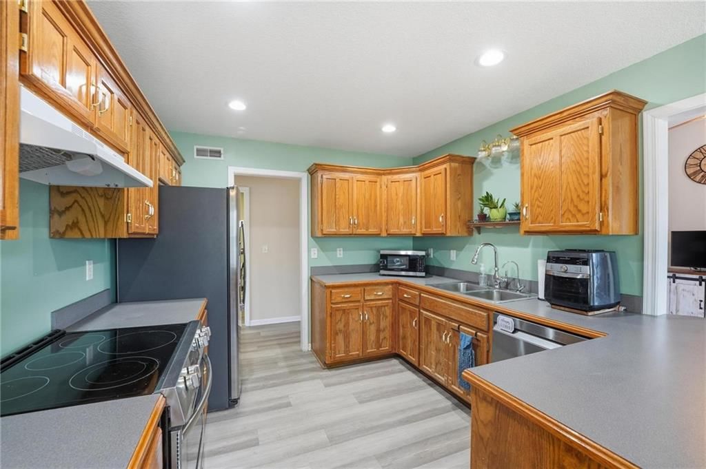Photo 13 of 35 - 2237 NE Maybrook Drive