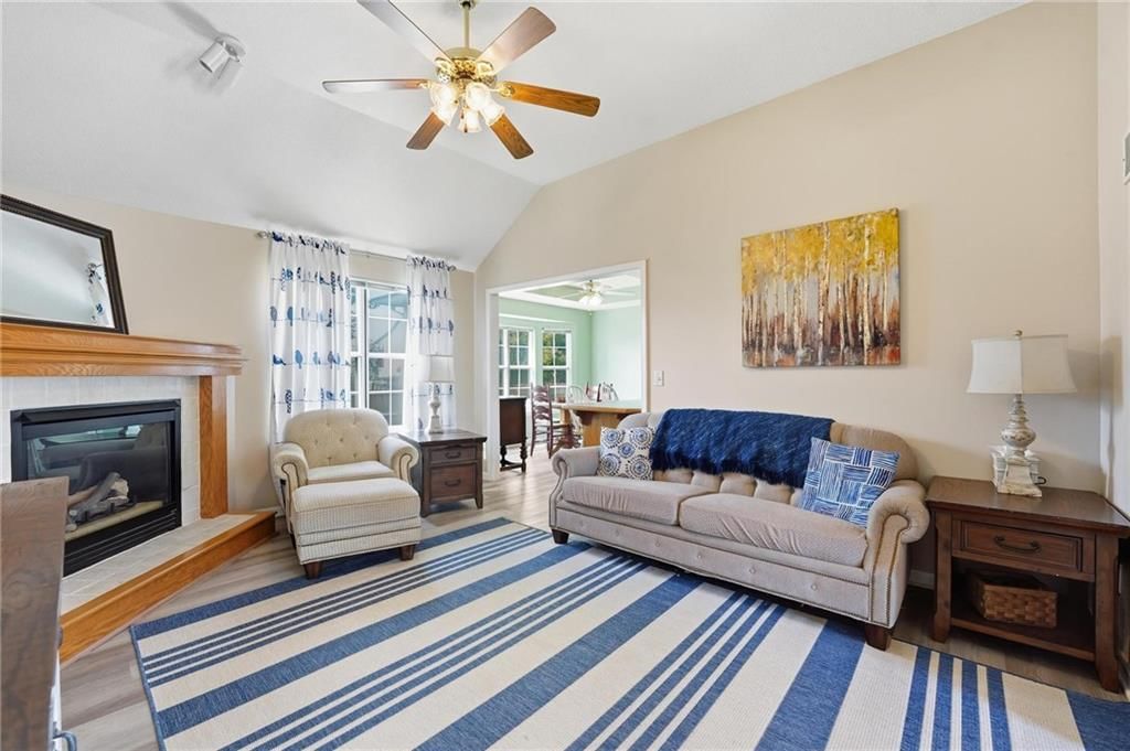 Photo 9 of 35 - 2237 NE Maybrook Drive