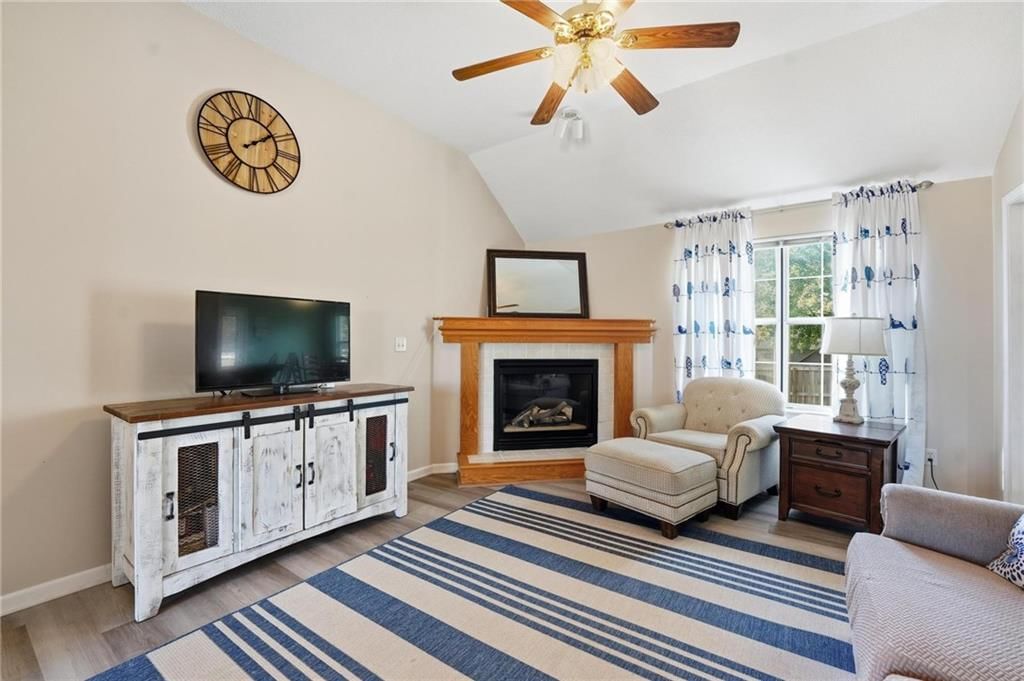 Photo 10 of 35 - 2237 NE Maybrook Drive
