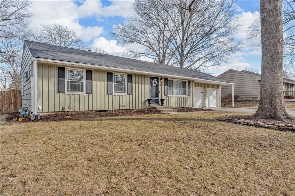7609 Russell Road, Prairie Village, KS