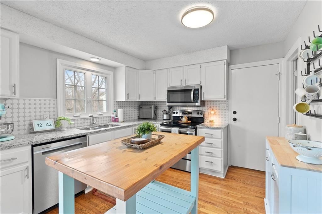 8522 W 56th Terrace — photo 11