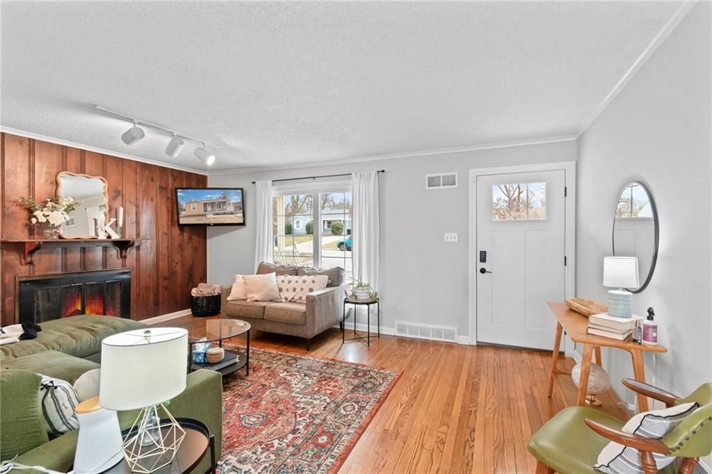 8522 W 56th Terrace — photo 5