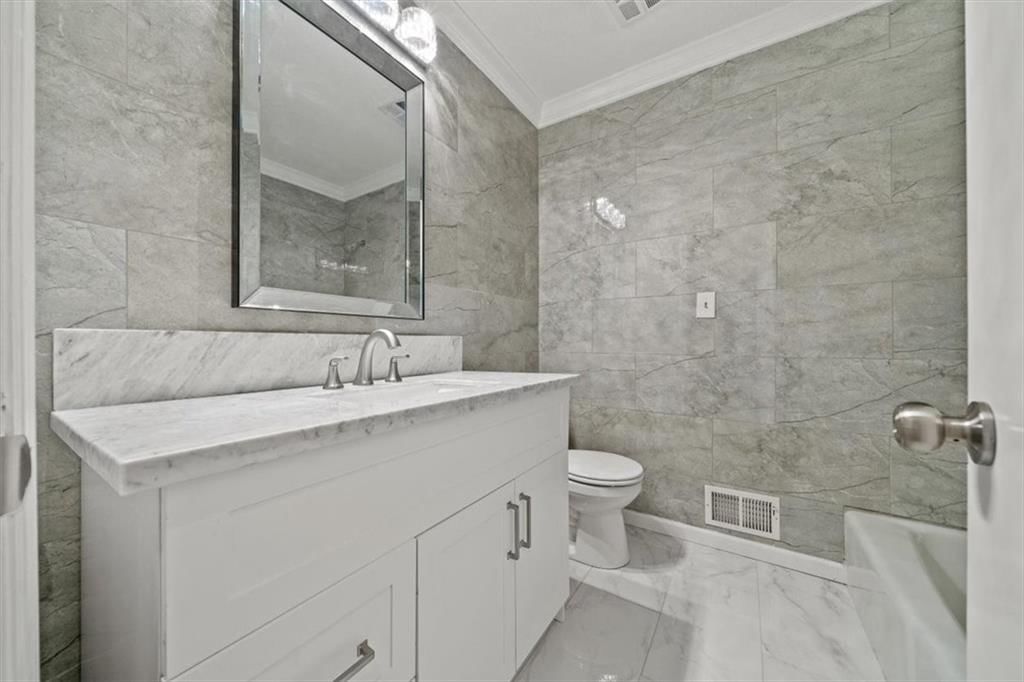 11800 E 77TH Street — photo 18