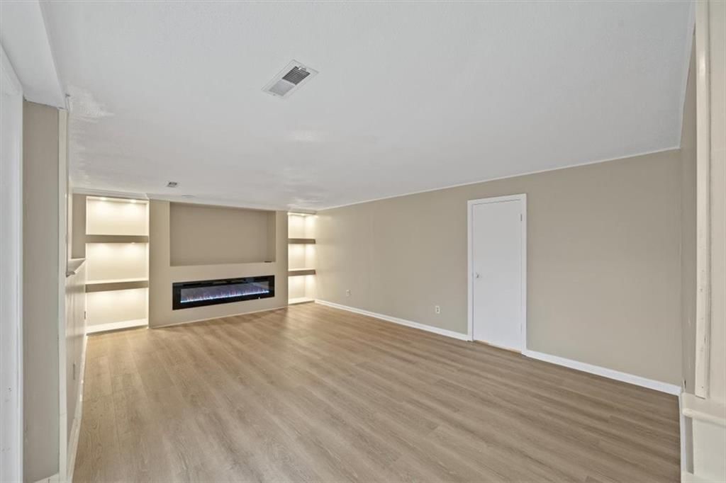 11800 E 77TH Street — photo 19