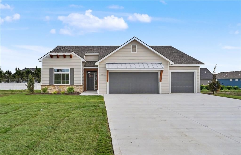 1013 Bluestem Circle — photo 1