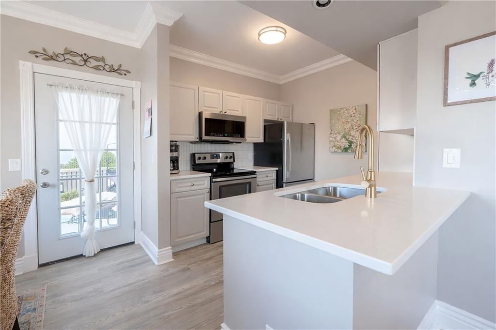 11615 Tomahawk Creek Parkway — photo 9