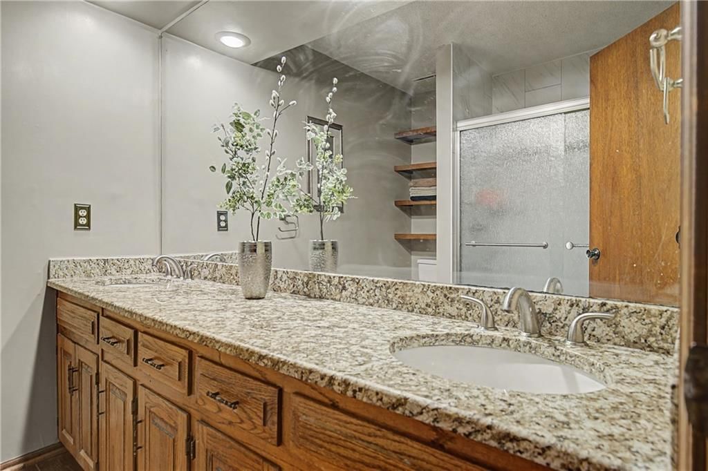 11935 W 66th Street — photo 15