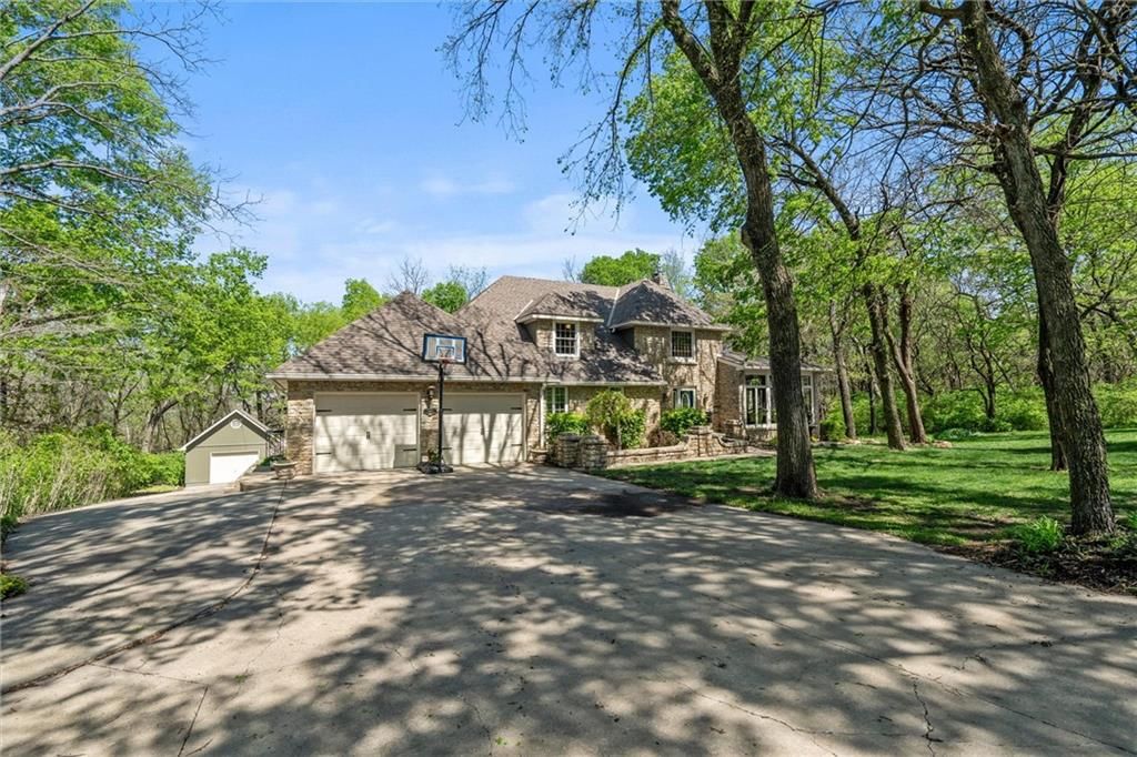 26208 S Southwood Road, Harrisonville, MO