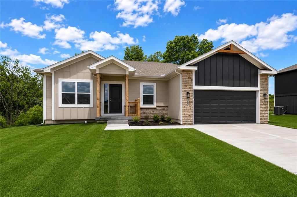 615 Fall Creek Drive, Belton, MO