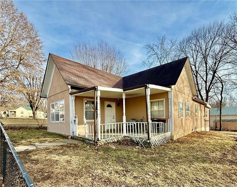 107 E 2nd Street, Dearborn, MO