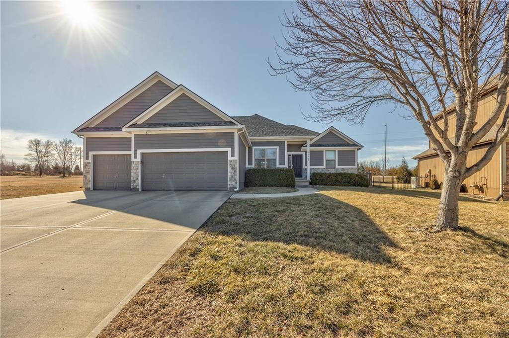 10219 Theden Circle, Lenexa, KS