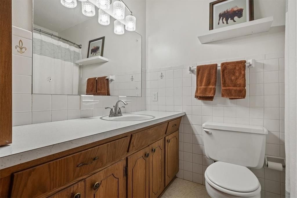 Photo 19 of 33 - 6424 Evanston Avenue