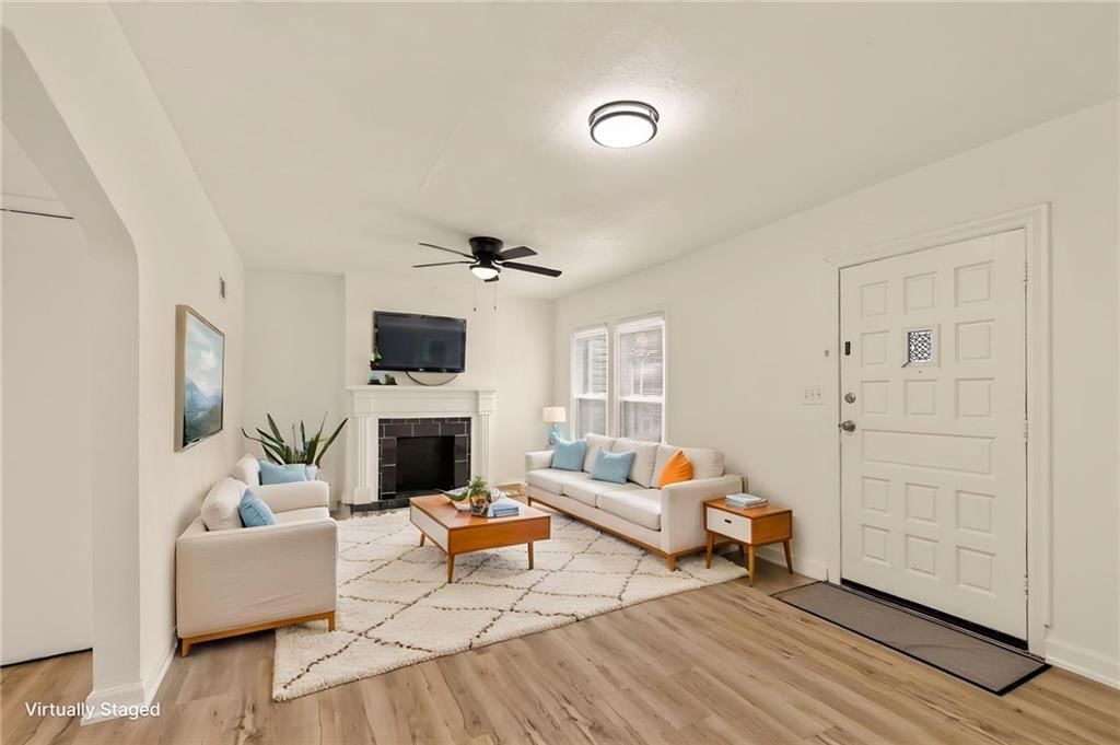 2216 E 72nd Street — photo 3