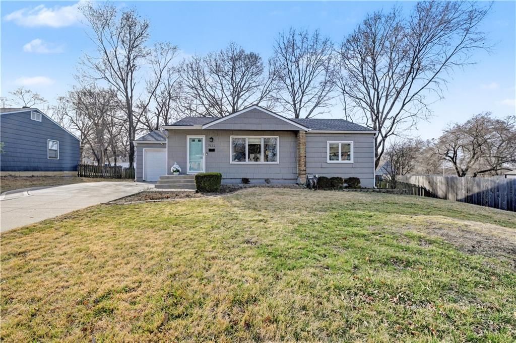 7532 Falmouth Street, Prairie Village, KS