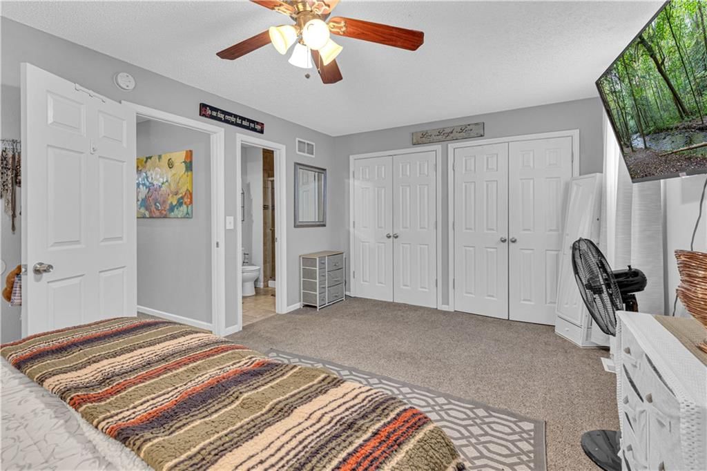Photo 19 of 30 - 1426 E Mart Way Circle