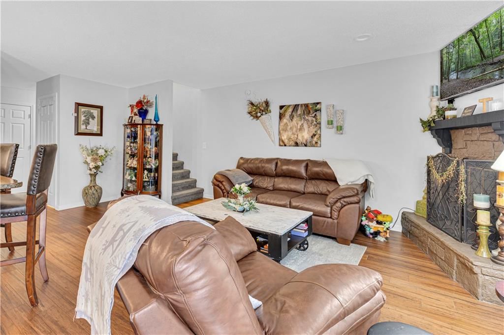 Photo 7 of 30 - 1426 E Mart Way Circle