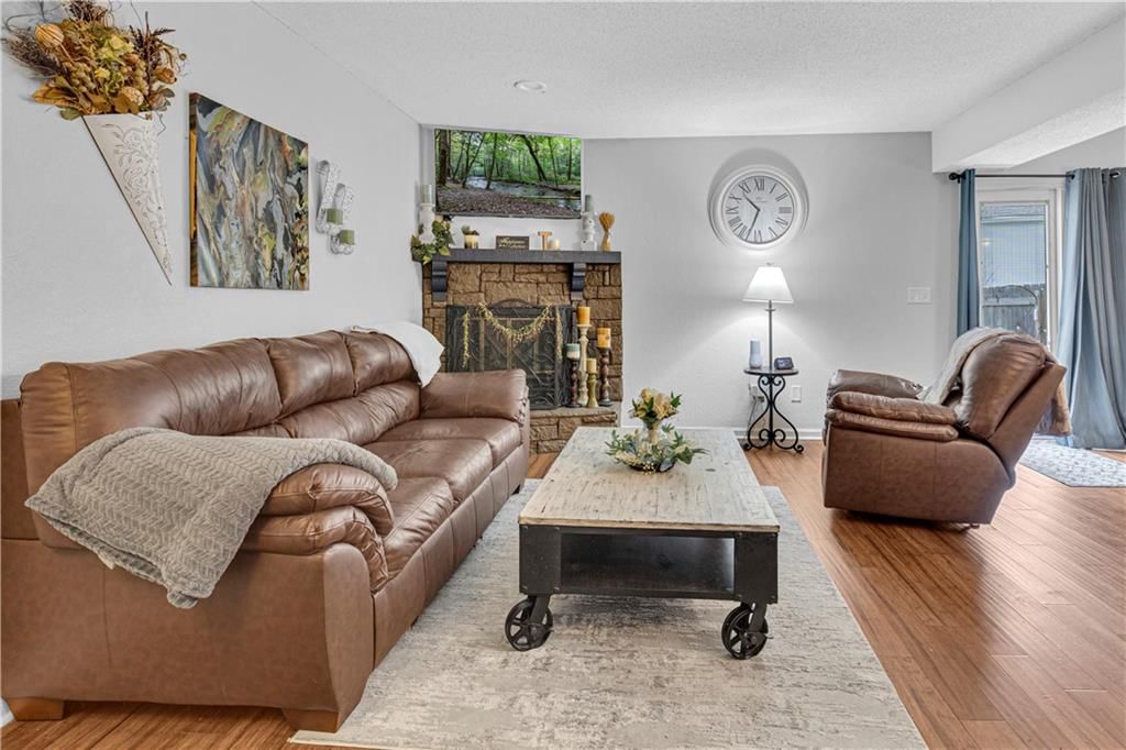 Photo 8 of 30 - 1426 E Mart Way Circle