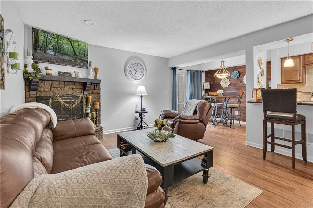 Photo 9 of 30 - 1426 E Mart Way Circle