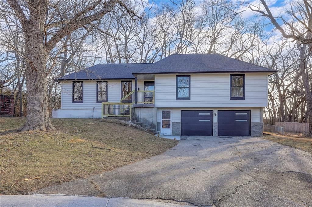 8012 Sunset Circle, Grandview, MO