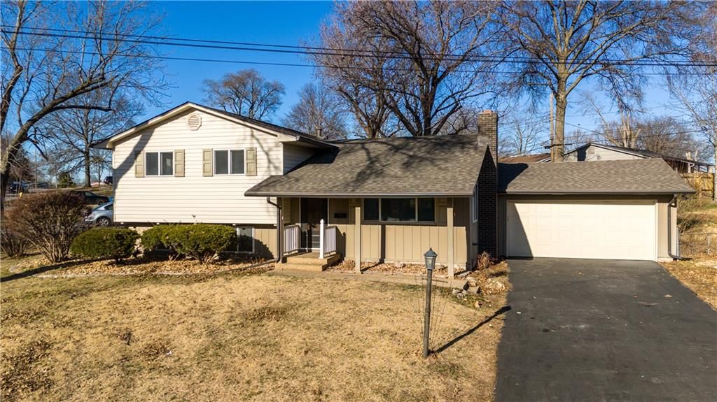 6701 N Flora Avenue, Gladstone, MO