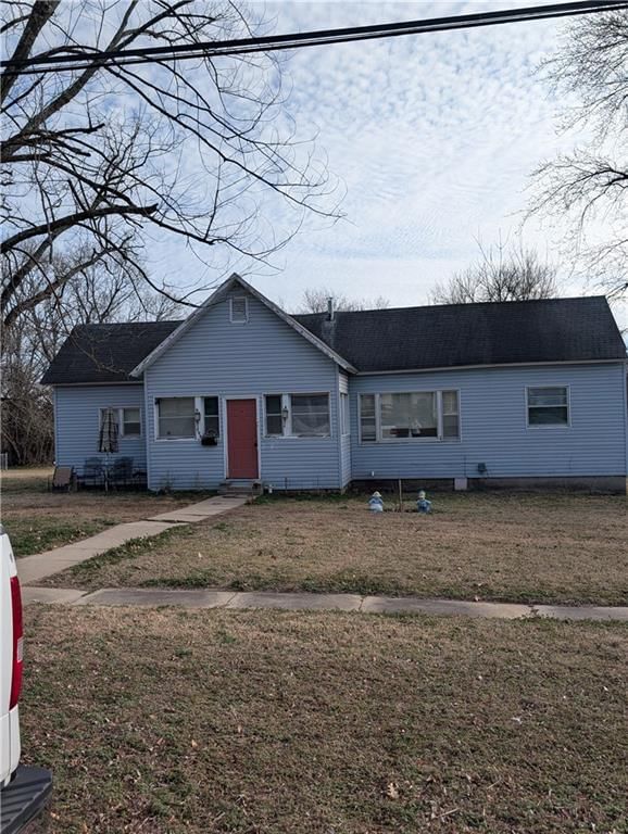 304 E Sycamore Street — photo 2