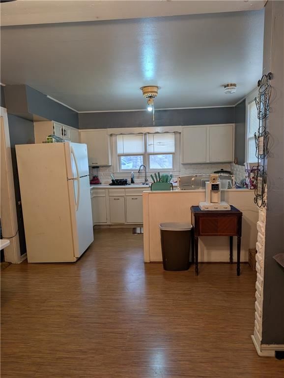 304 E Sycamore Street — photo 3