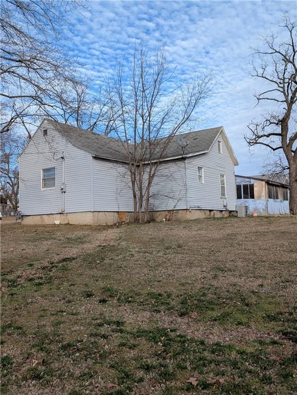 304 E Sycamore Street — photo 7