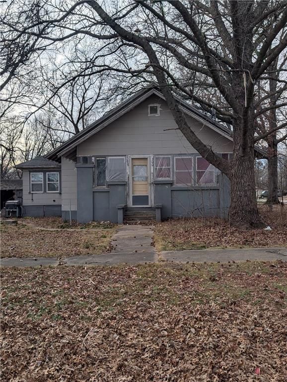 300 S First Street — photo 1