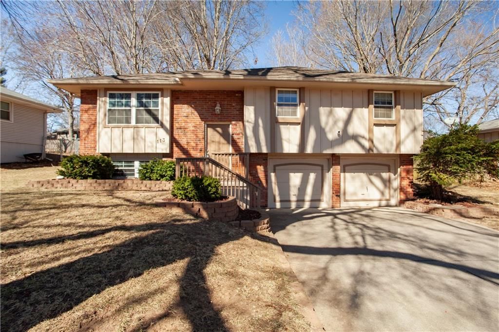 113 Sandstone Drive, Blue Springs, MO