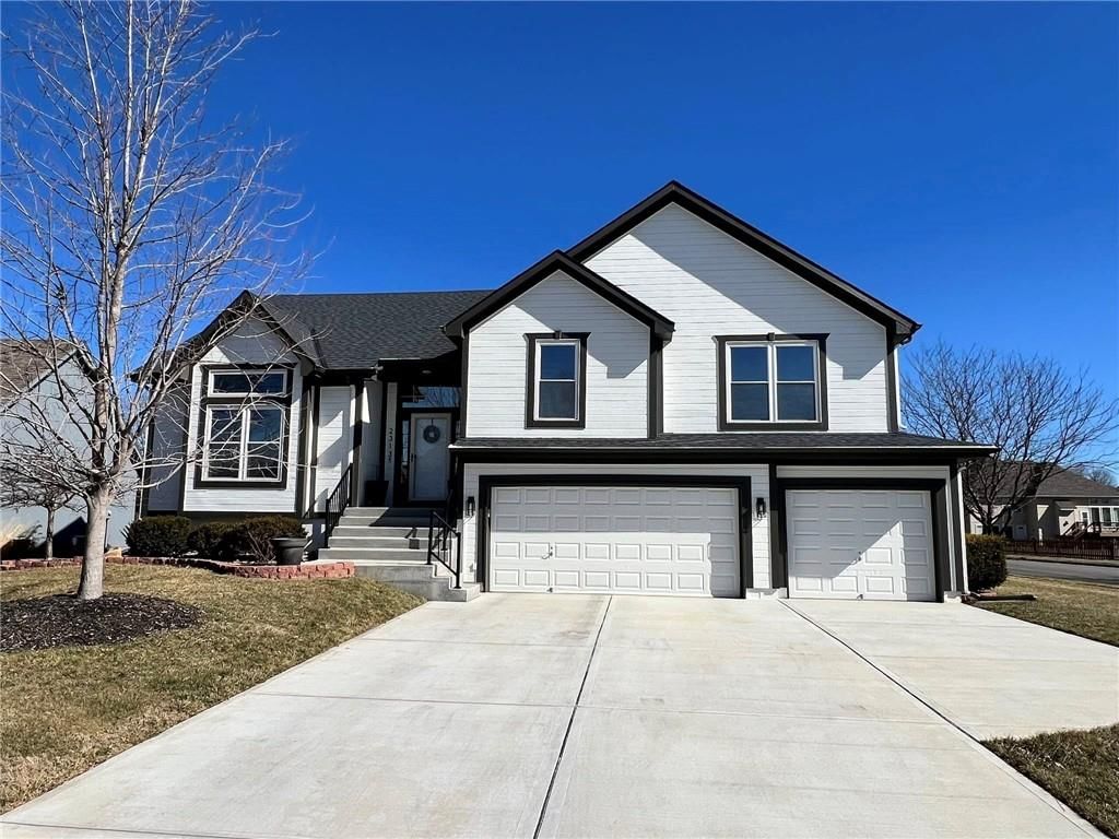 2313 SW Post Oak Court, Lee's Summit, MO