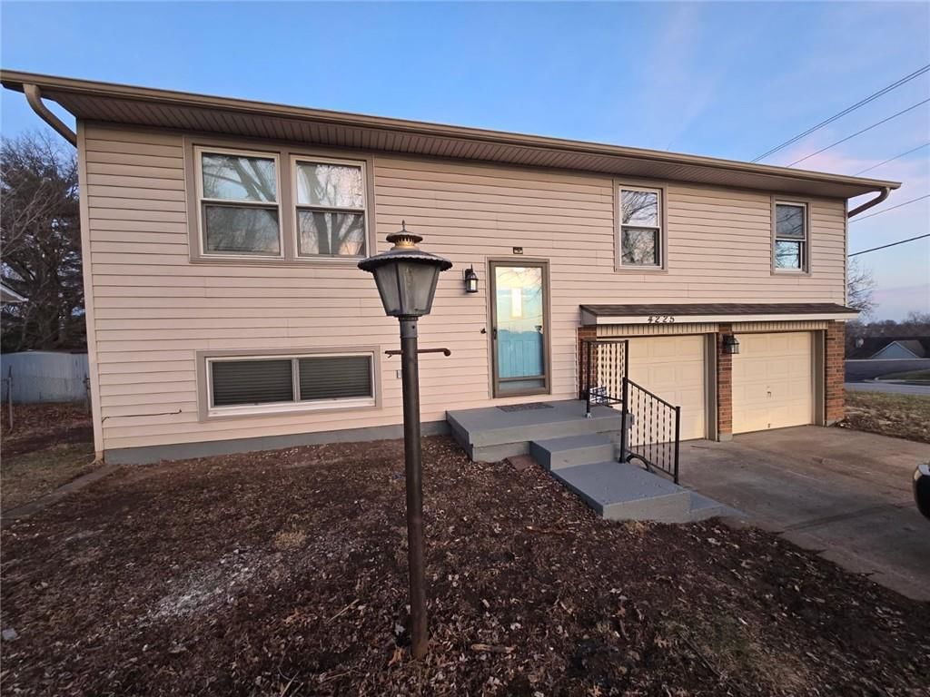 4225 S Milton Drive, Independence, MO