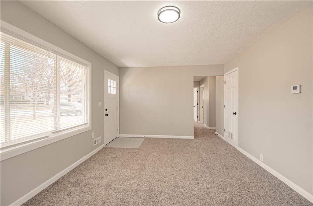 10918 Ewing Avenue — photo 11