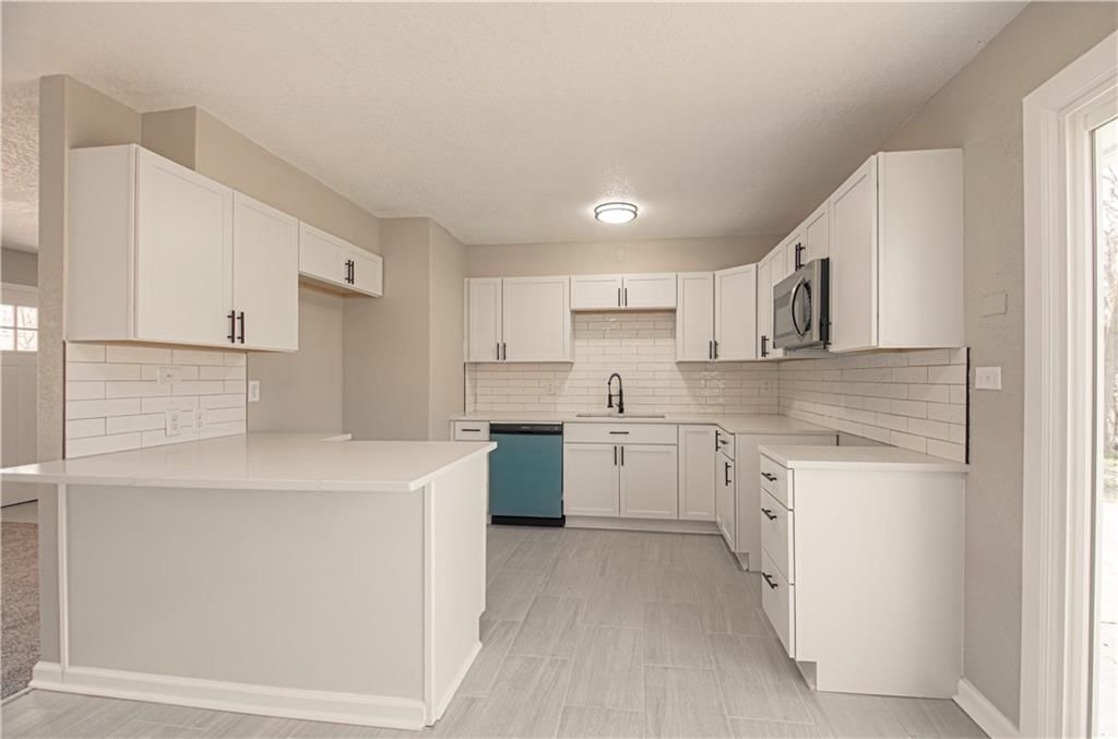 10918 Ewing Avenue — photo 14