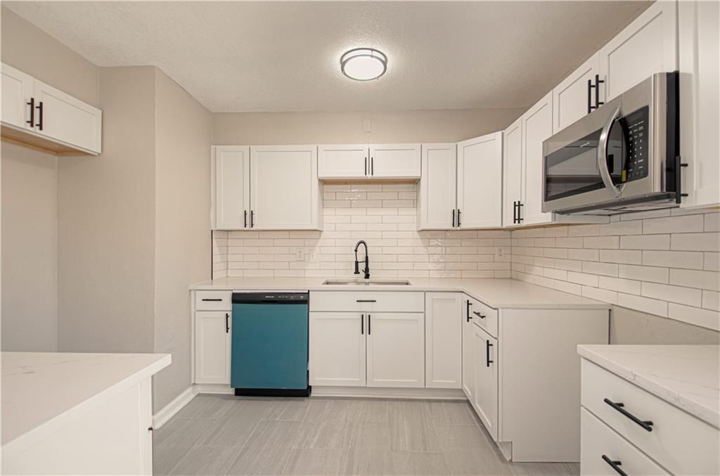 10918 Ewing Avenue — photo 15