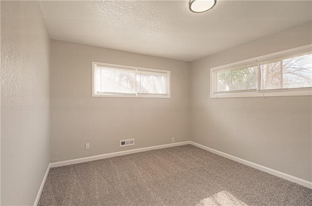 10918 Ewing Avenue — photo 16